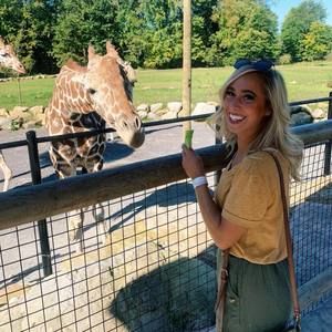 Meet your Posher, Courtney